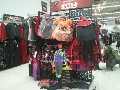 ハロウィン時のイギリスのお店のディスプレイ
