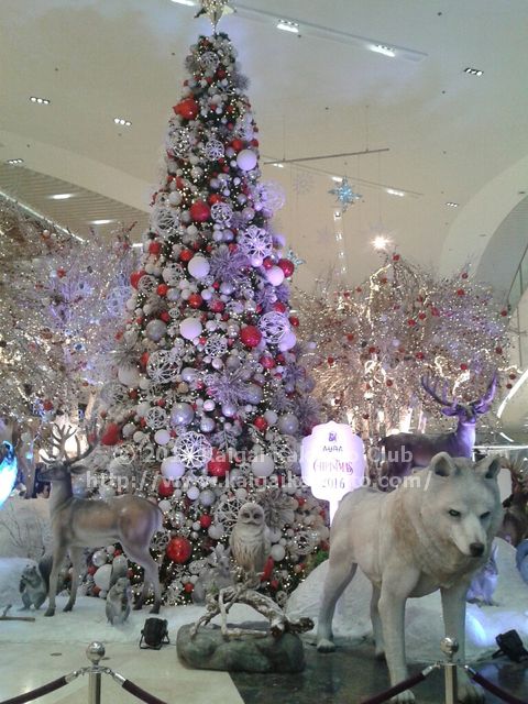 フィリピンの店内のクリスマスツリー