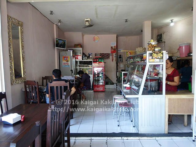 ワルンバリの店内