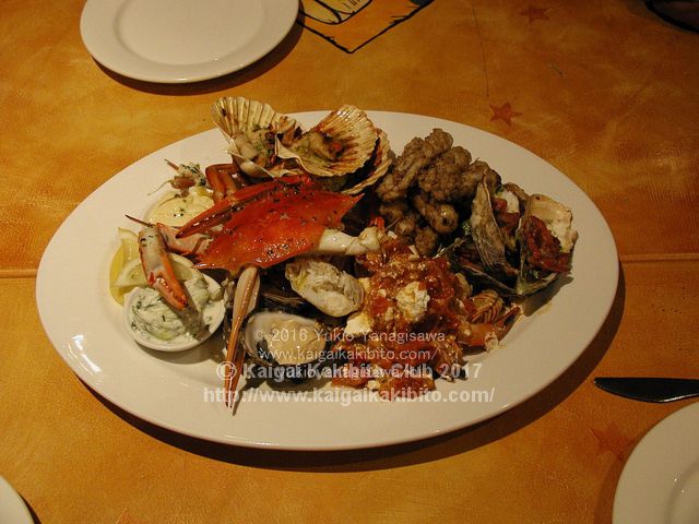 夜に店内の照明だけで撮影した例