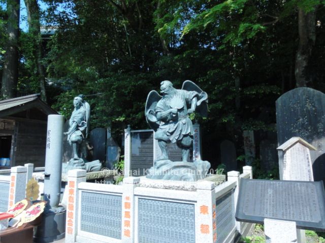 高尾山1号路薬王院の天狗