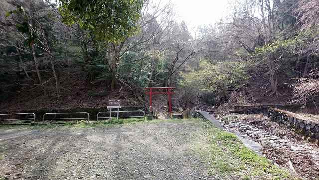 御前山への登山道