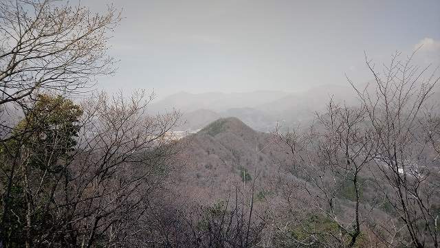 御前山への登山道