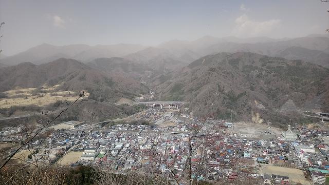 菊花山から大月駅への下山道からの眺め