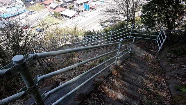 菊花山から大月駅への下山道