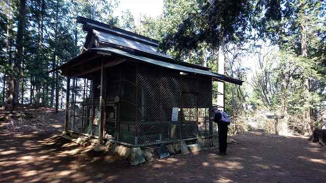 惣岳山山頂の神社