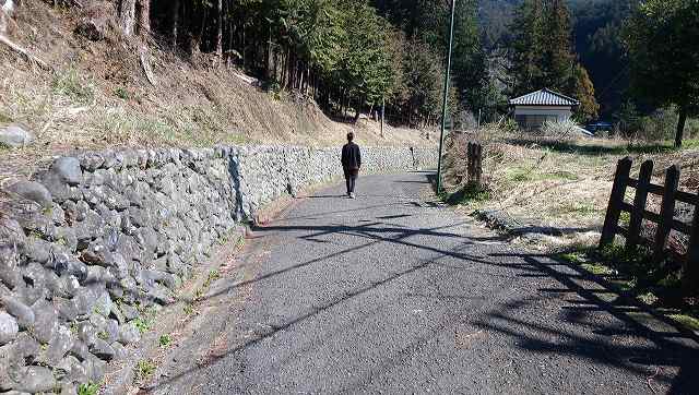 高水山への道