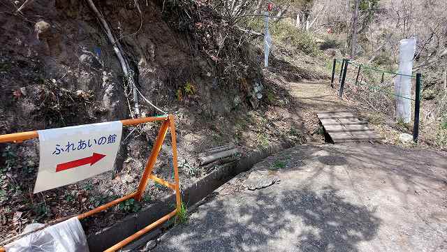 岩殿山登山道