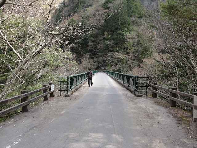 寸又峡「夢の吊り橋」の先。寸又峡プロムナードコースの「飛龍橋」