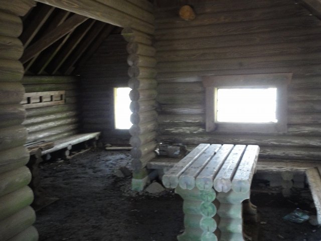 丹沢表尾根縦走ルートの三の塔の避難小屋