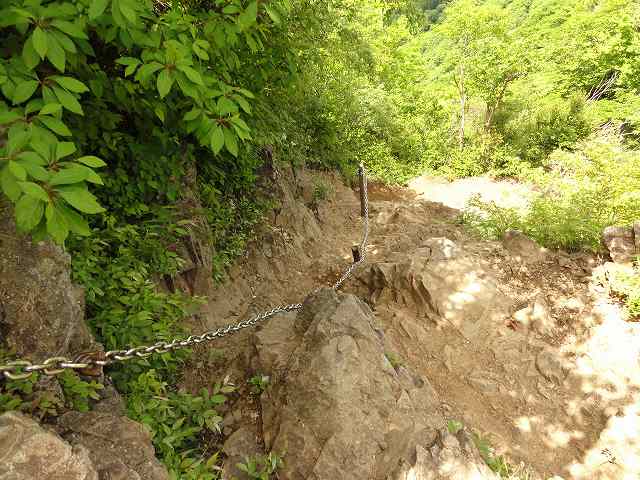 丹沢表尾根縦走ルートの烏尾山の先の鎖場・その１