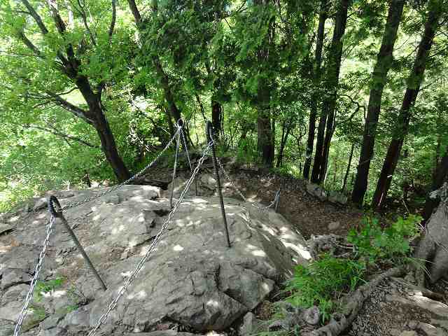 丹沢表尾根縦走ルートの烏尾山の先の鎖場・その２