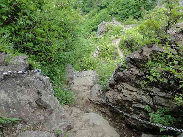 丹沢表尾根縦走ルートの烏尾山の先の鎖場・その３