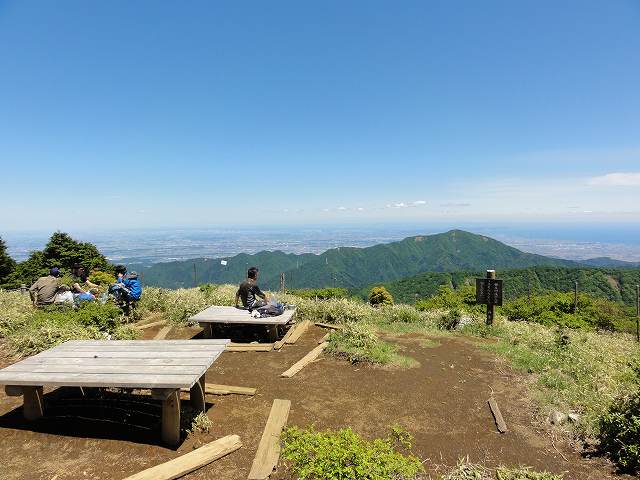 塔ノ岳から丹沢山への尾根筋の休憩所