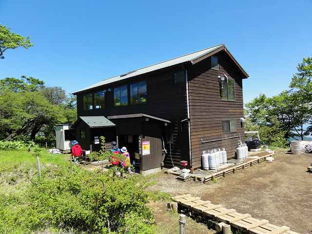 丹沢山山頂の山小屋