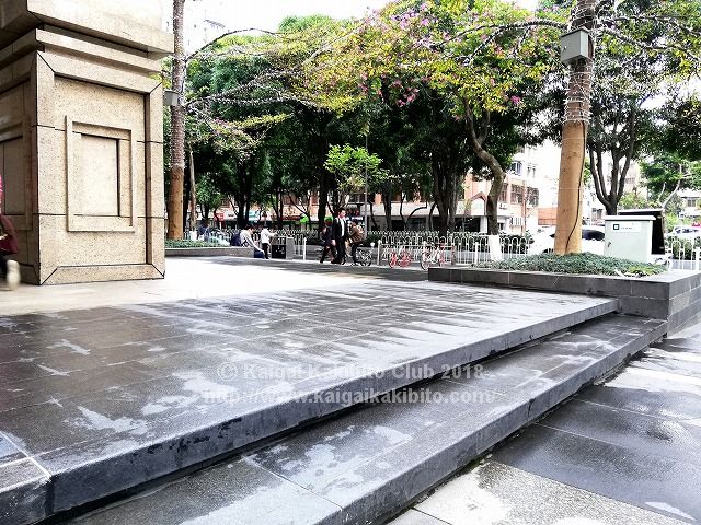 広州の濡れた路面