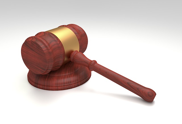 裁判所のハンマー