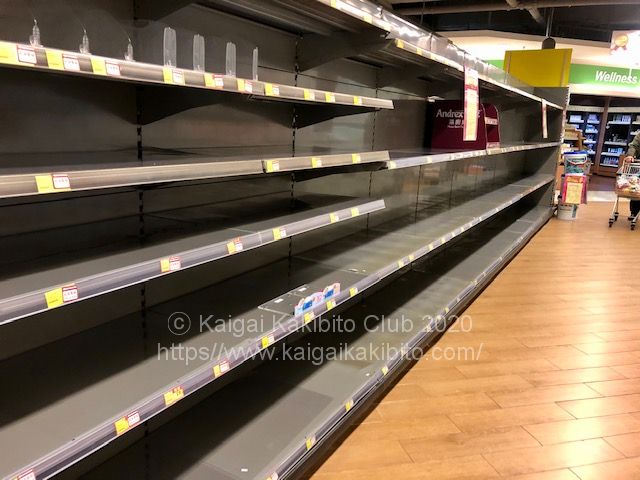 空になった香港の店の棚