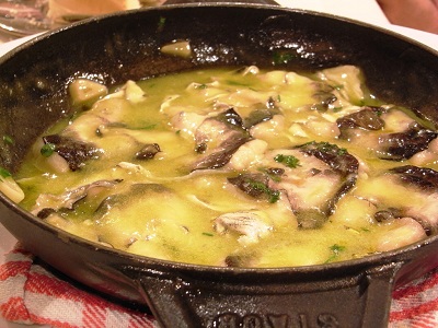 タラ（またはメルルーサ）のあご肉のグリーンソース：ココチャ・エン・サルサ・ベルデ（Kokotxa en Salsa Verde）
