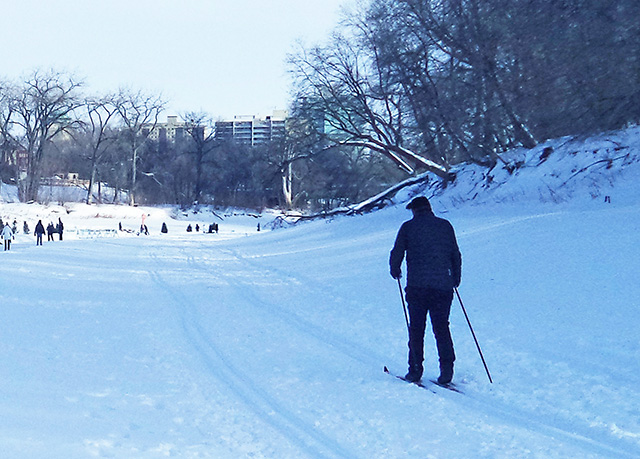 天然のスケートリンク兼遊歩道