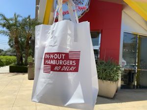 In-N-Outのバッグ