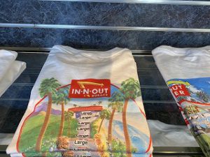 In-N-OutのTシャツ