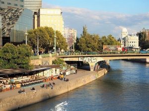 ドナウ運河周辺の景色