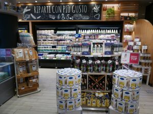 イタリアの店内