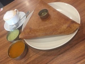米粉を使った薄い生地のクレープ「トーセー」